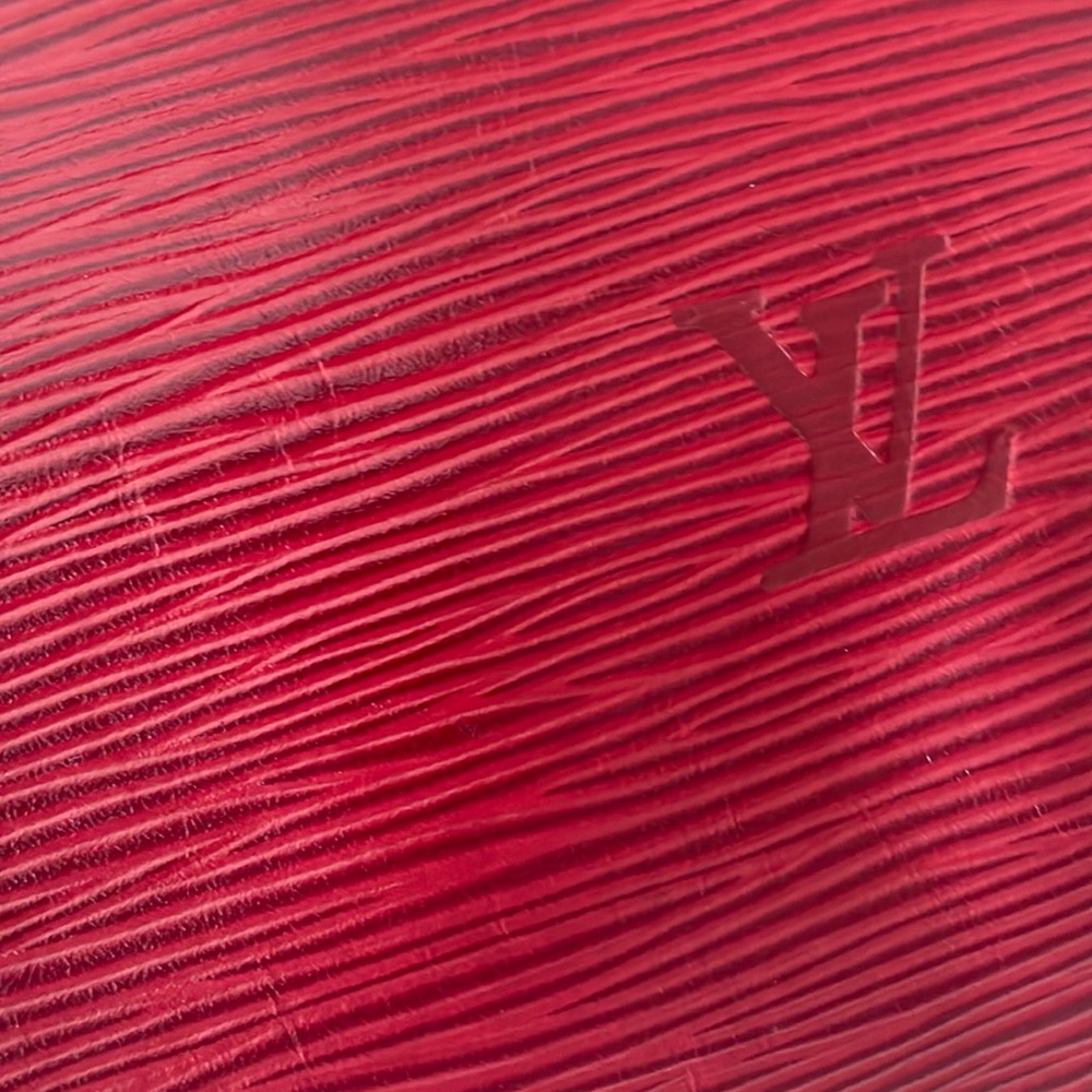 Authentic Louis vuitton Epi Speedy Handbag . - Picture 15 of 17